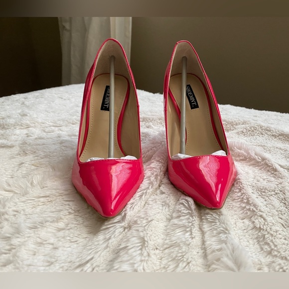 Neon Pink Shoemint Pumps - Picture 5 of 11